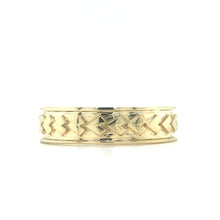 Load image into Gallery viewer, J03B28 Island Style 9ct Gold Wedding Band