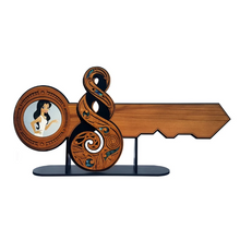 Load image into Gallery viewer, Pikorua (Twist) 21st & Celebration Key With Stand