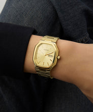 Load image into Gallery viewer, GUESS Gold Tone Date Watch GW0978G2
