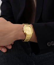 Load image into Gallery viewer, GUESS Gold Tone Date Watch GW0978G2
