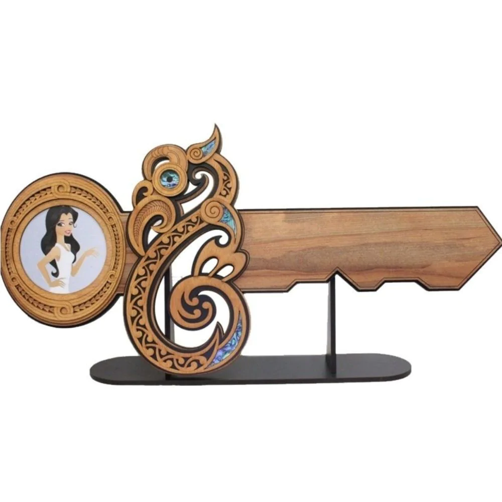 MANAIA THE GUARDIAN SPIRIT 21ST & CELEBRATION KEY With Stand